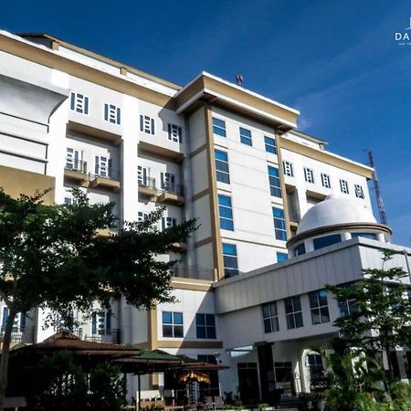 Training Centre Damhil Hotel Gorontalo Exterior foto