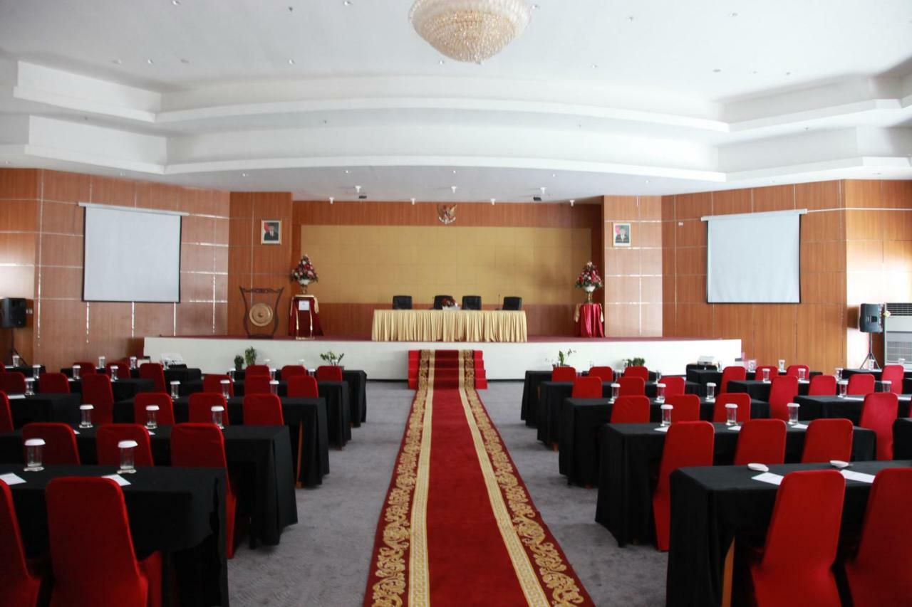 Training Centre Damhil Hotel Gorontalo Exterior foto