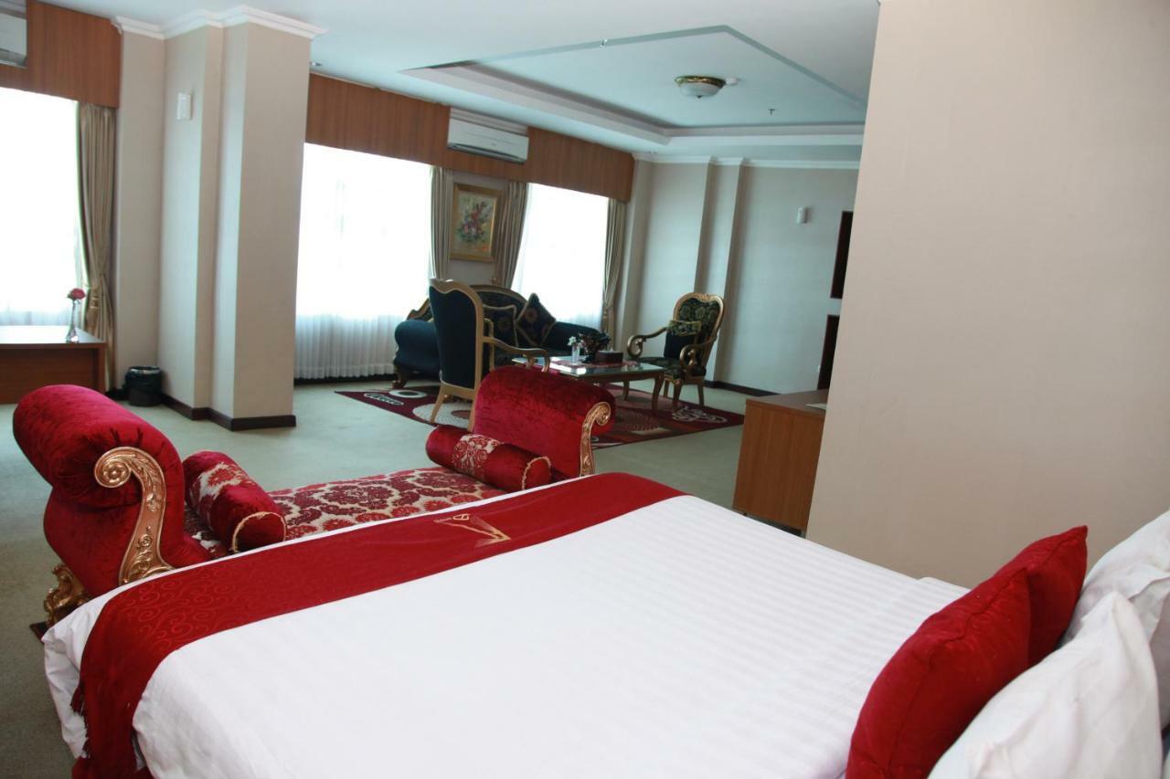 Training Centre Damhil Hotel Gorontalo Exterior foto
