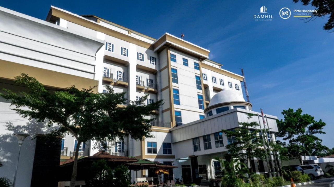 Training Centre Damhil Hotel Gorontalo Exterior foto