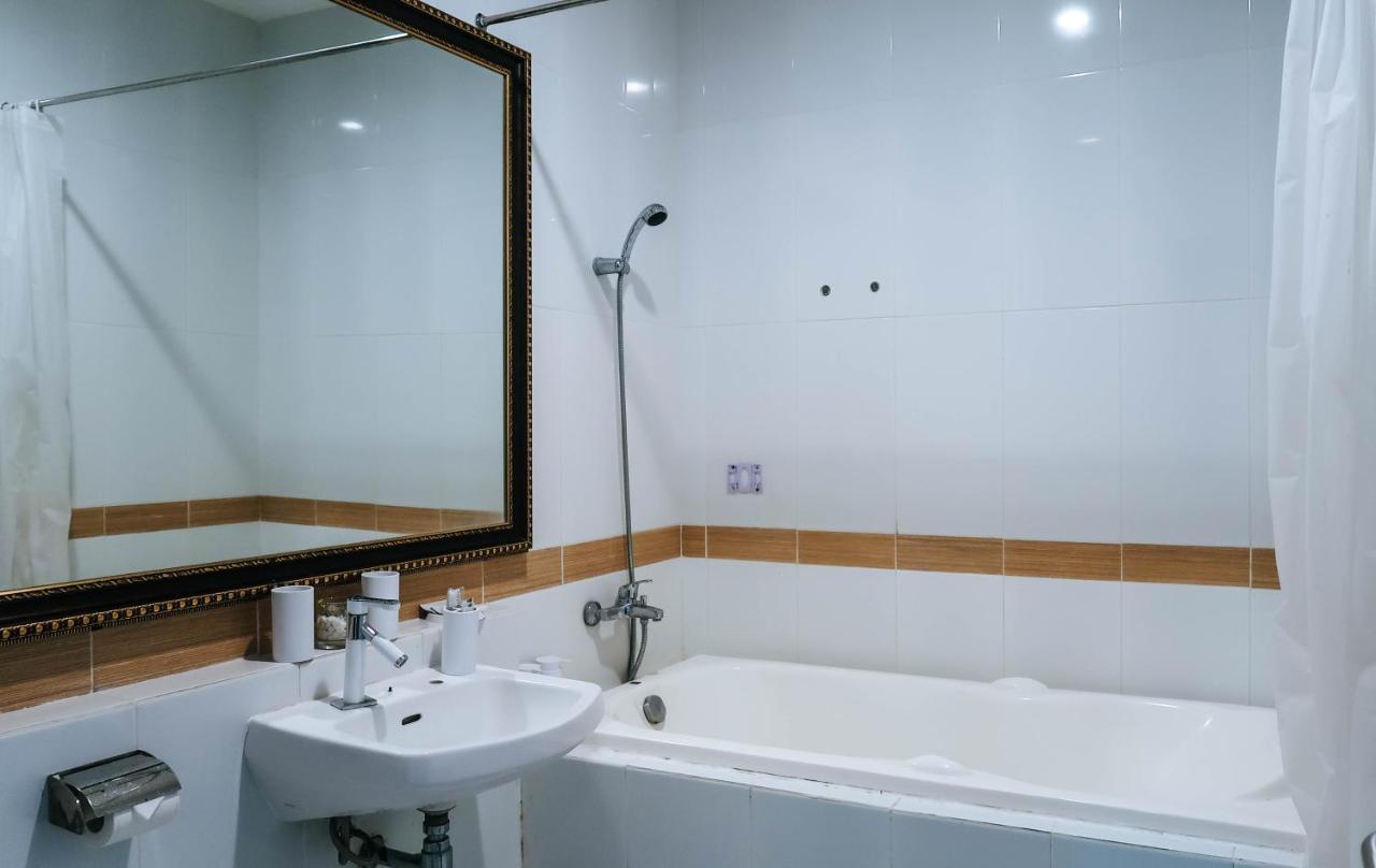 Training Centre Damhil Hotel Gorontalo Exterior foto